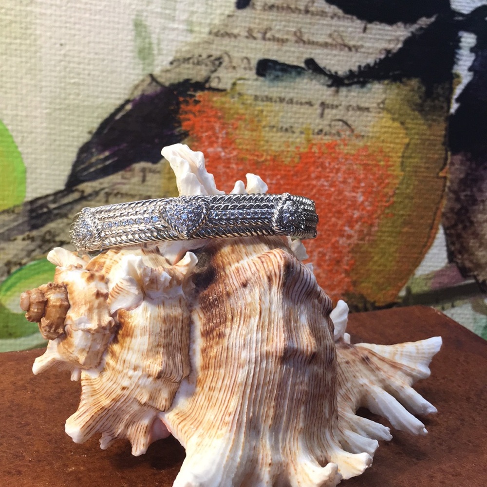 Beautiful Judith Ripka sterling kick hinged cuff